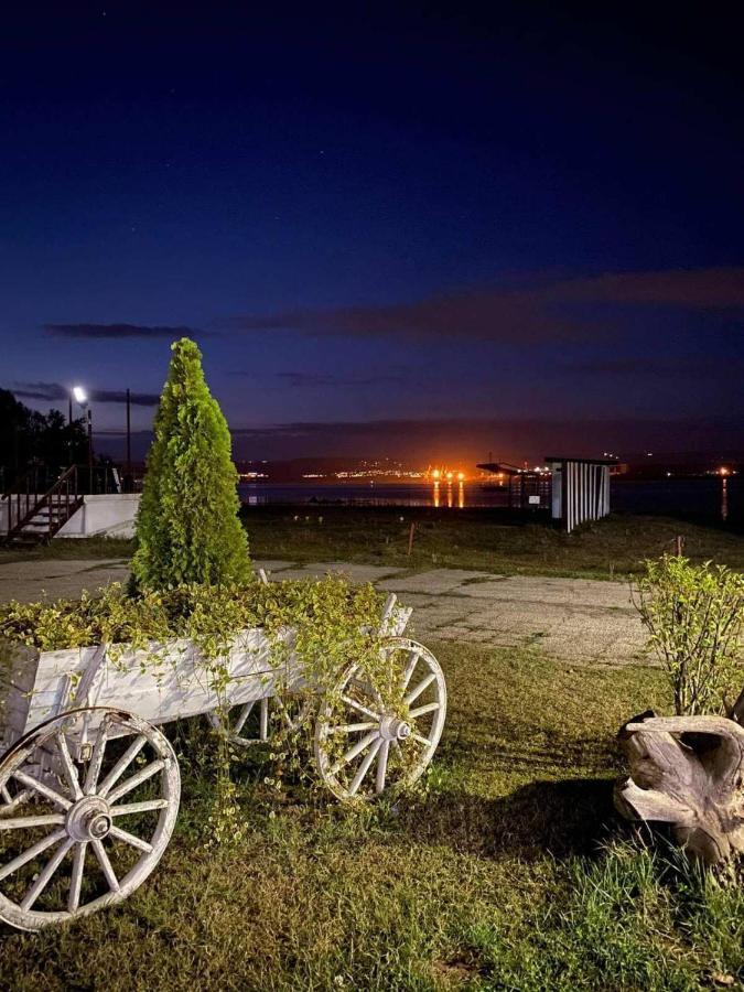 Хотел Тримата Мускетари Varna Buitenkant foto